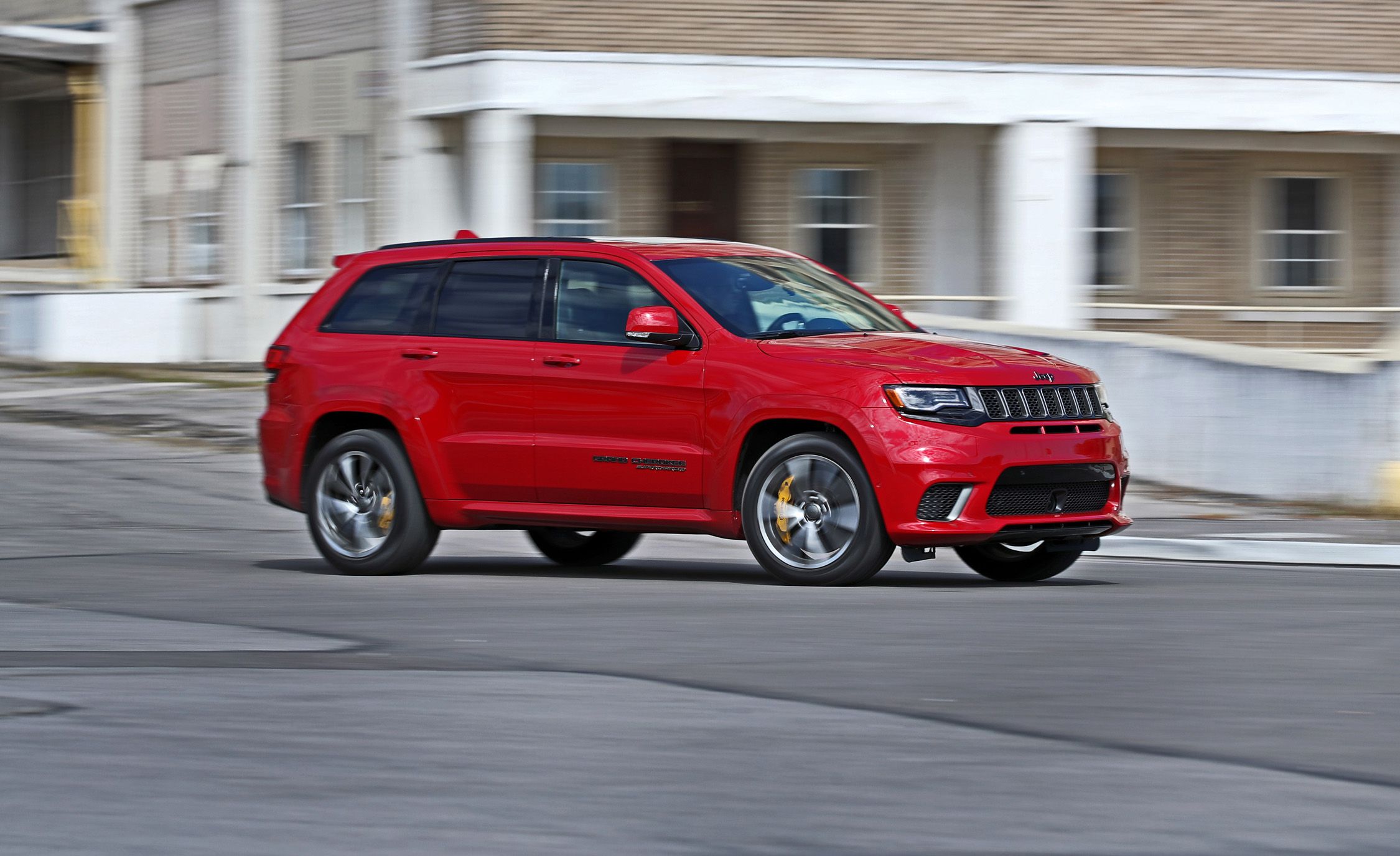 2018-jeep-grand-cherokee-trackhawk-srt-01-placement-1525104704