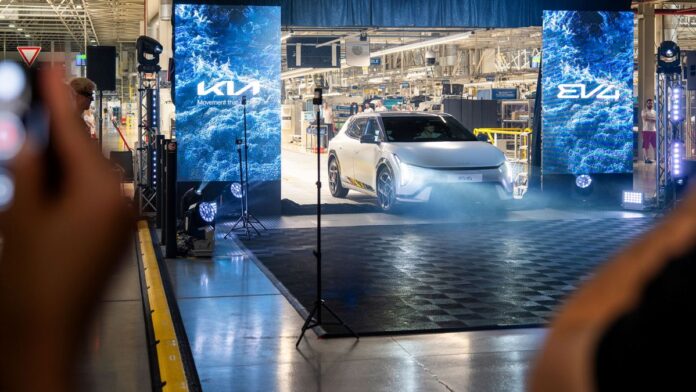 kia-corporate-zilina-ev4-start-of-production-digital-2