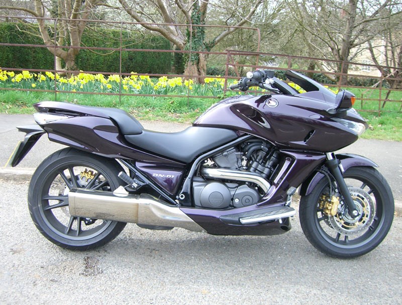 HONDA DN-01 (2008-2010) Review | Speed, Specs & Prices