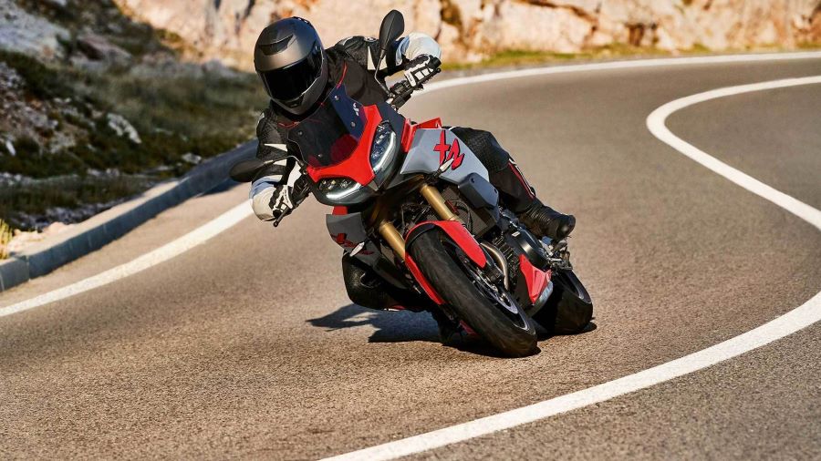 Cómo tomar las curvas en moto sin miedo: técnicas y consejos | Motodinamia