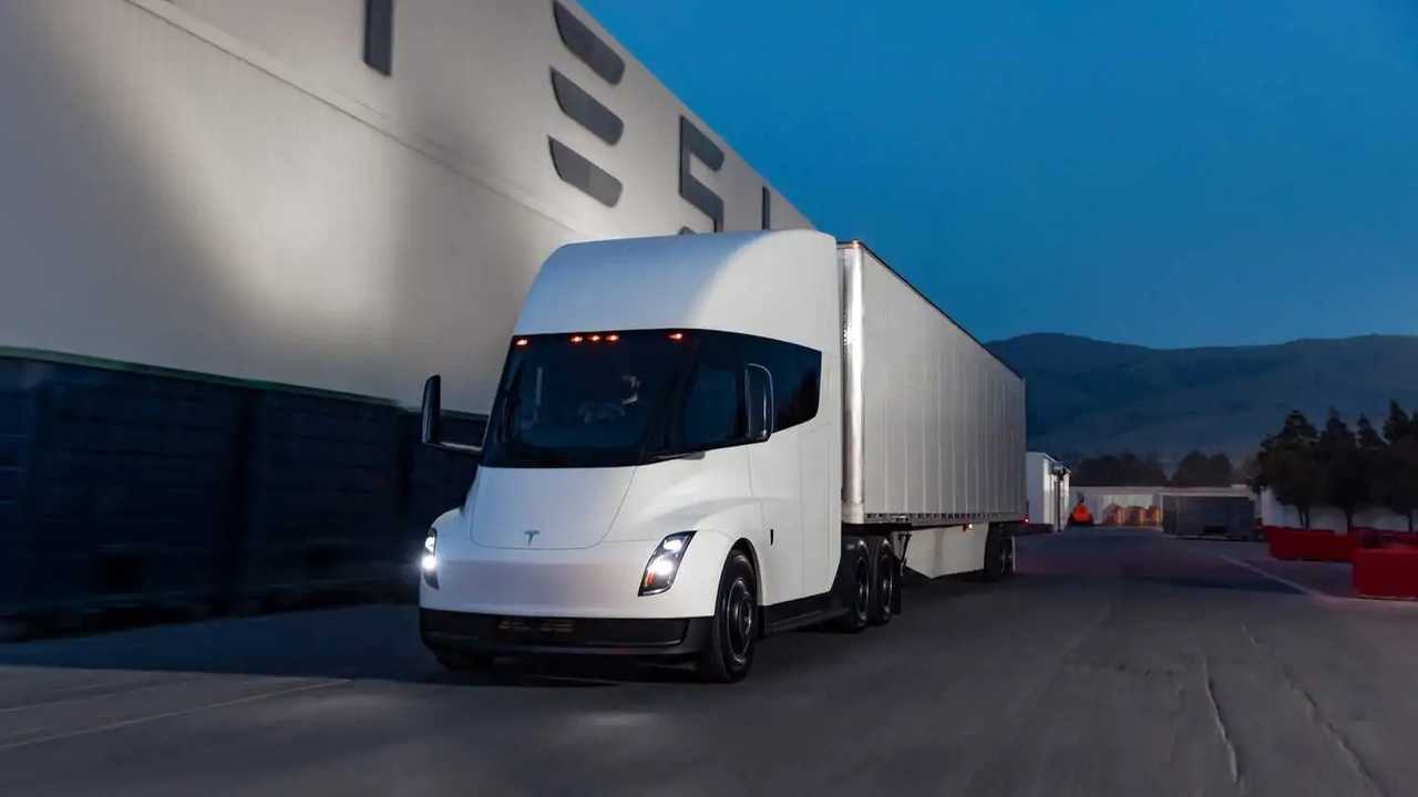 El Tesla Semi se deja ver en detalle en nuevas fotos oficiales