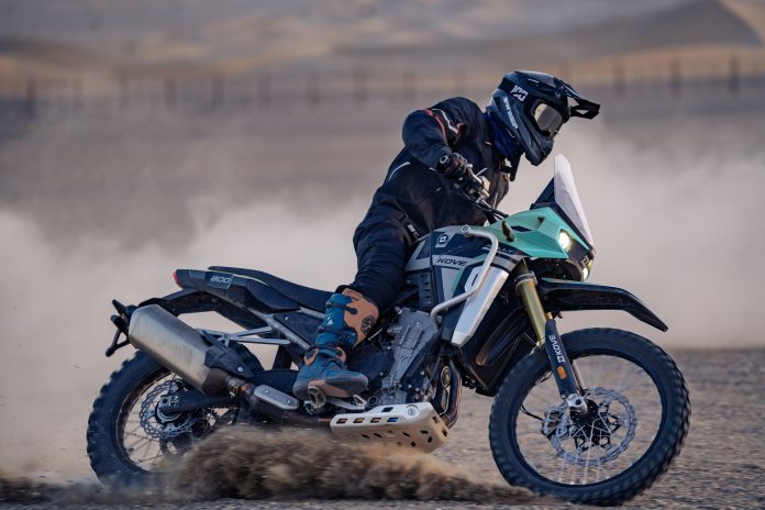 kove-800x-rally-accion-action-offroad-2025 (2)
