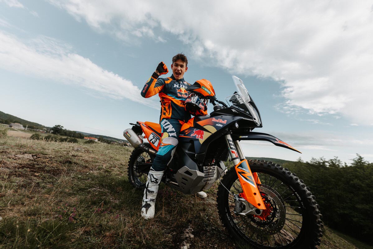 KTM presenta la 890 ADVENTURE R RALLY 2026 de producción limitada | Moto1Pro