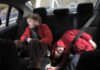 ¿Por qué los los padres sufren accidentes por culpa de los niños en el asiento trasero?