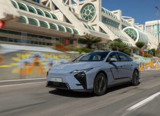 El nuevo Lexus ES evoluciona, más refinado, más potente y más avanzado