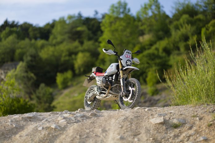 P90647873_highRes_bmw-r-12-g-s-gs-trop