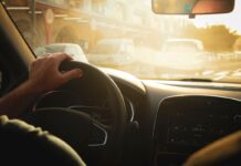 ¿Por qué el deslumbramiento solar y las muertes en las carreteras de EE. UU. son un grave problema?