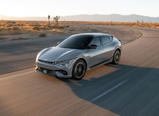 Kia anuncia los precios del EV6 para el año modelo 2027.